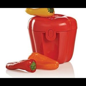Tupperware Pepper Keeper